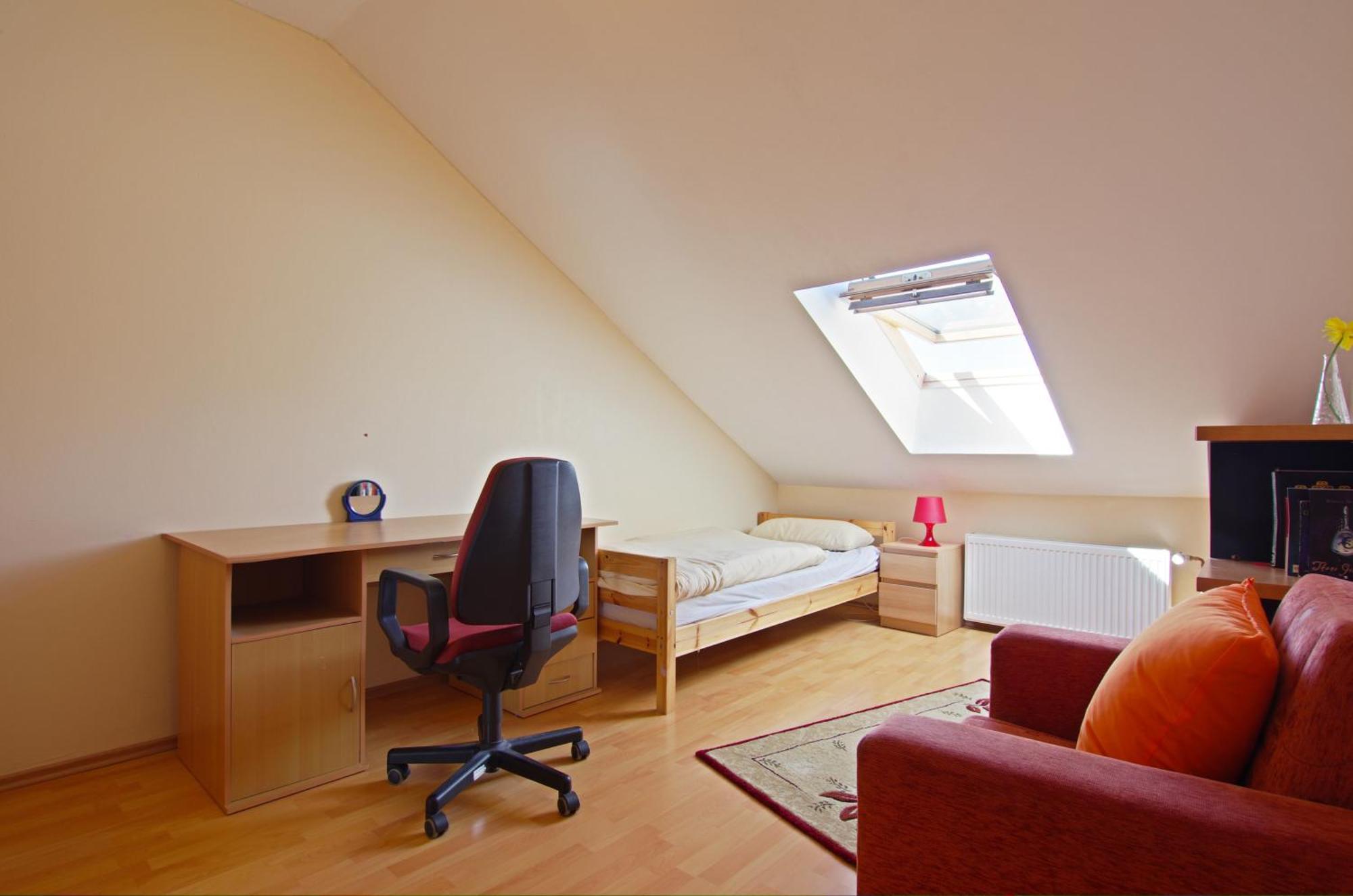 Private Rooms Near Exhibition Center Хановер Екстериор снимка