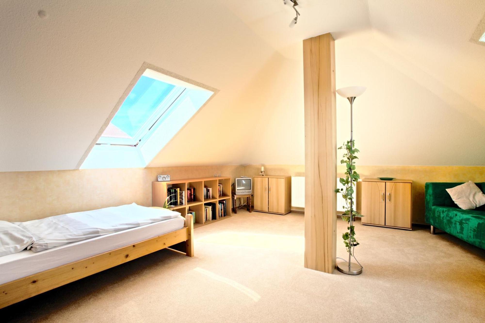 Private Rooms Near Exhibition Center Хановер Екстериор снимка