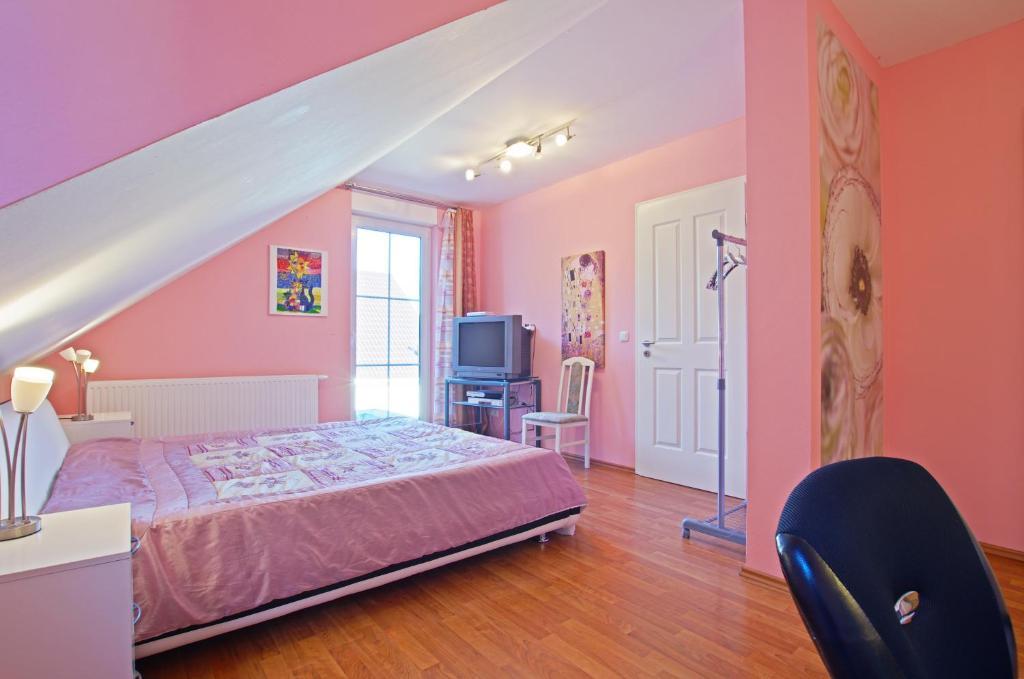 Private Rooms Near Exhibition Center Хановер Стая снимка