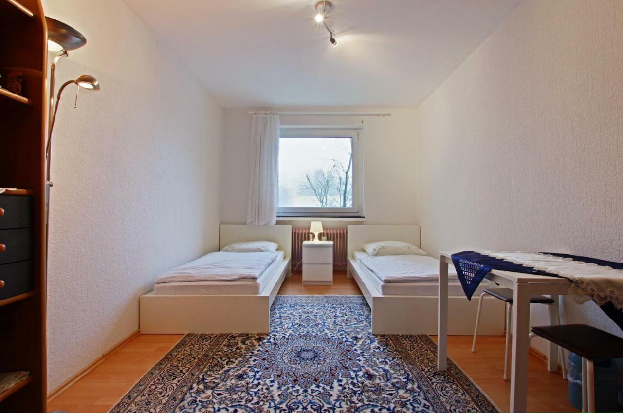 Private Rooms Near Exhibition Center Хановер Екстериор снимка