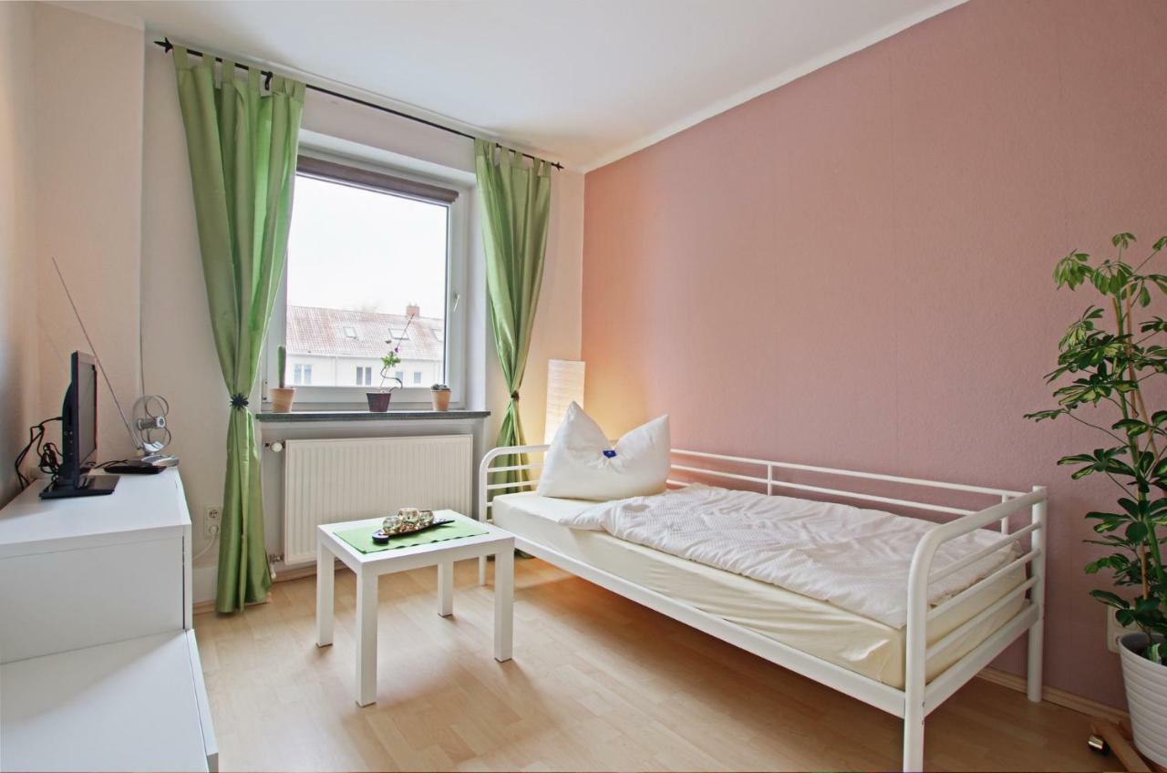 Private Rooms Near Exhibition Center Хановер Екстериор снимка