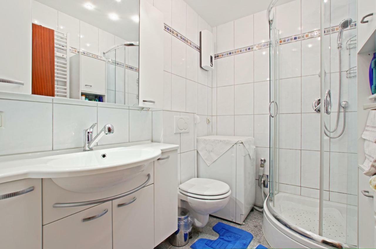 Private Rooms Near Exhibition Center Хановер Екстериор снимка