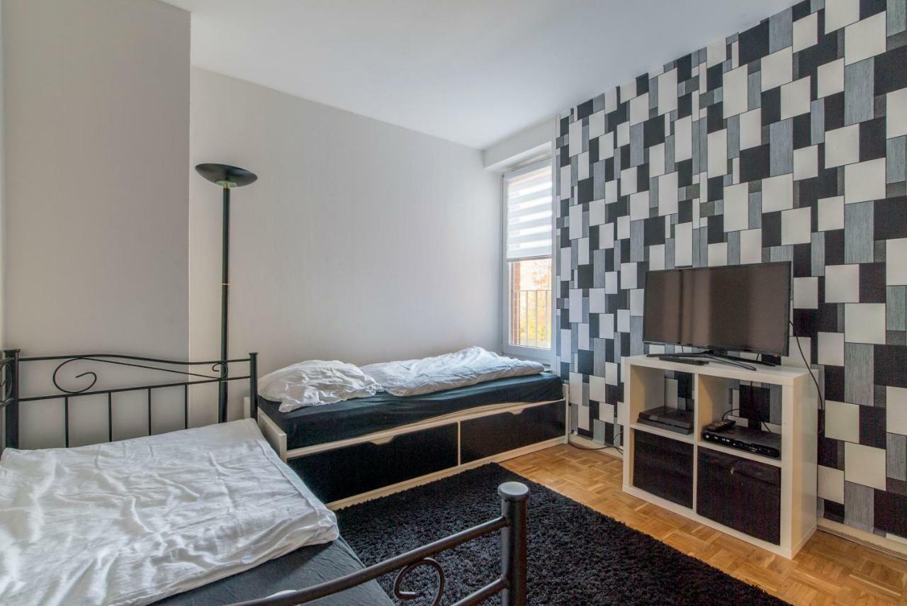 Private Rooms Near Exhibition Center Хановер Екстериор снимка