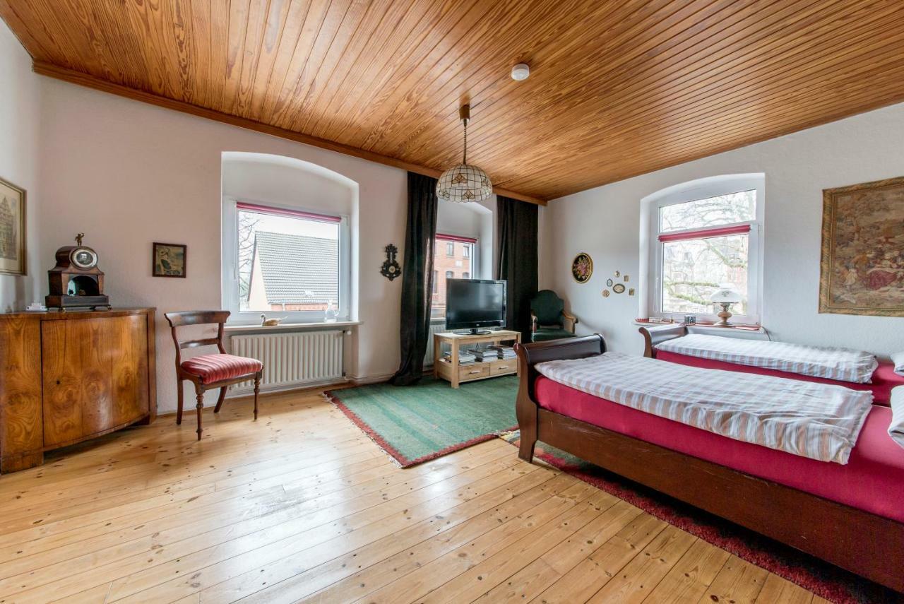 Private Rooms Near Exhibition Center Хановер Екстериор снимка