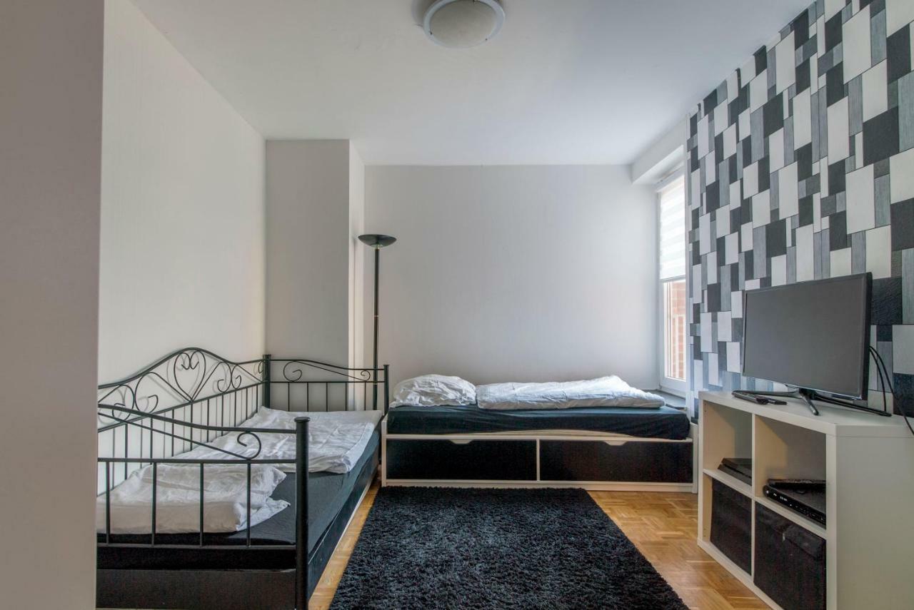 Private Rooms Near Exhibition Center Хановер Екстериор снимка